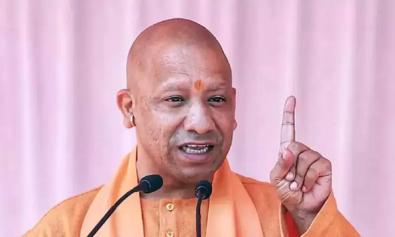 Yogi Adityanath: దేశాన్ని కాపాడటానికి 'ధర్మ హింస' తప్పు కాదు.. సీఎం యోగి ఆదిత్యనాథ్ సంచలన వ్యాఖ్యలు!