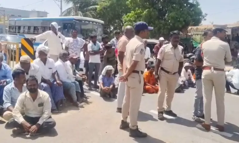 Habshipur: రోడ్డెక్కిన రైతులు హబ్షీపూర్ నేషనల్ హైవేపై రైతుల భారీ ధర్నా