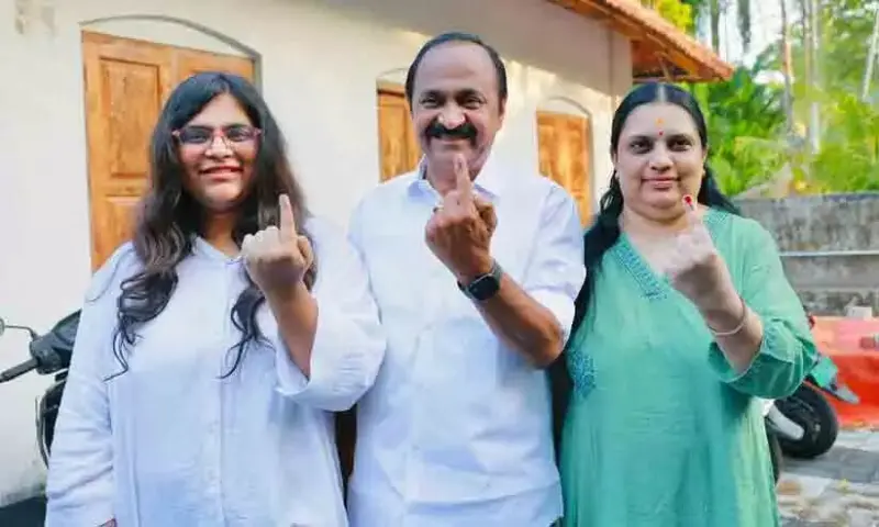 നൂറിലധികം സീറ്റുകളുമായി യു.ഡി.എഫ് അധികാരത്തിലെത്തും; ഭരണവിരുദ്ധ വികാരം വോട്ടായി മാറും; ദേശീയ സര്‍വേ ഫലങ്ങളെല്ലാം യു.ഡി.എഫിന് അനുകൂലം: വോട്ടു രേഖപ്പെടുത്തിയ ശേഷം പ്രതികരിച്ചു വി.ഡി സതീശന്‍