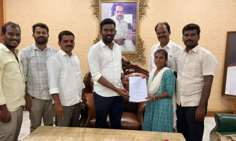 Dharmavaram: అంగన్‌వాడీ పత్రాల అందజేత పరిటాల శ్రీరామ్ చేతుల మీదుగా పంపిణీ!
