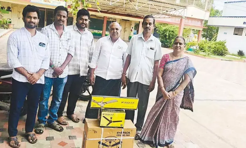 Alumni donate fans to Nunna ZP High School