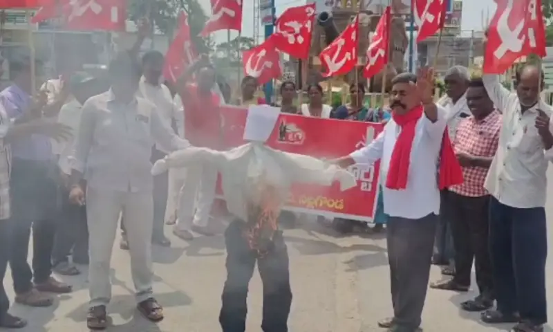 Nalgonda: నల్లగొండలో మోదీ దిష్టిబొమ్మ దహనం