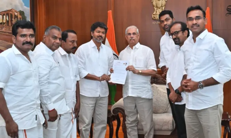మీకు మెజార్టీ లేదుగా.. టీవీకే విజయ్ కు షాకిచ్చిన గవర్నర్
