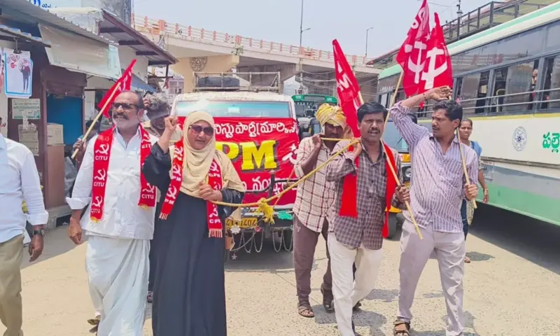 Nandyal: ఎన్నికలు ముగియగానే ఇంధన షాక్.. రోడ్డుపైకి వచ్చిన సీపీఎం నేతలు!