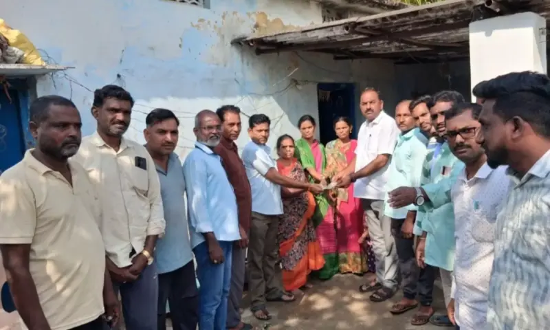 Nandipet: అనాథ కుటుంబానికి గ్రామస్థుల అండ సర్పంచ్ అల్లారి గంగాధర్ ప్రశంసలు