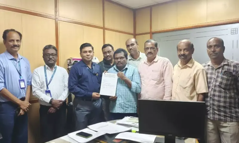 Kurupam: గ్రామీణ విద్యార్థుల కోసం హెచ్‌పీసీఎల్ కంప్యూటర్ల వితరణ