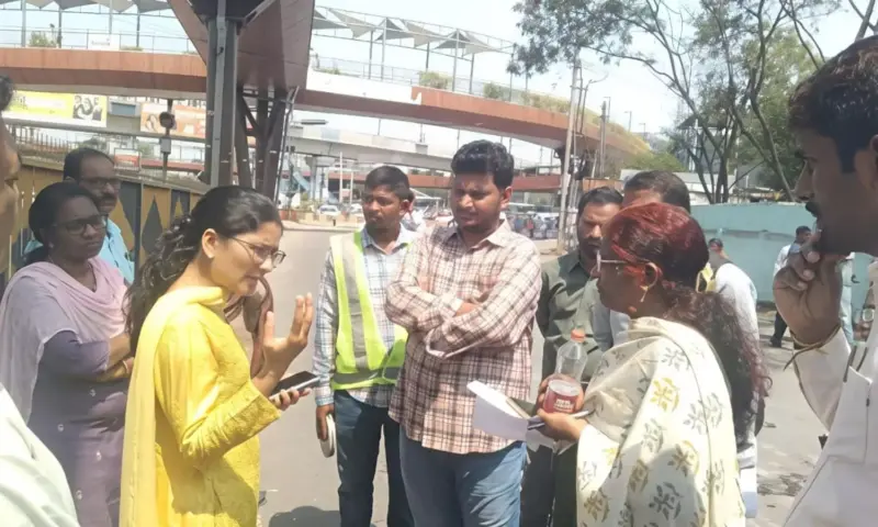 Uppal: రింగ్ రోడ్డులో ట్రాఫిక్ మళ్లింపులపై జోనల్ కమిషనర్ పరిశీలన
