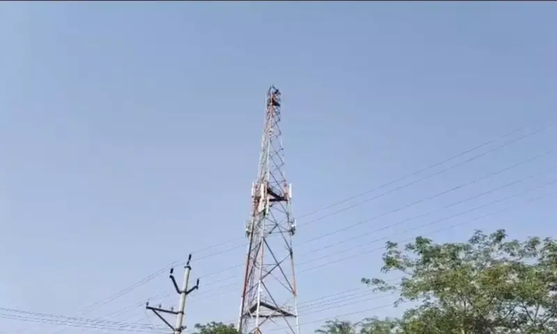 Yerragondapalem: మద్యం మత్తులో సెల్ టవర్ ఎక్కిన యువకుడు