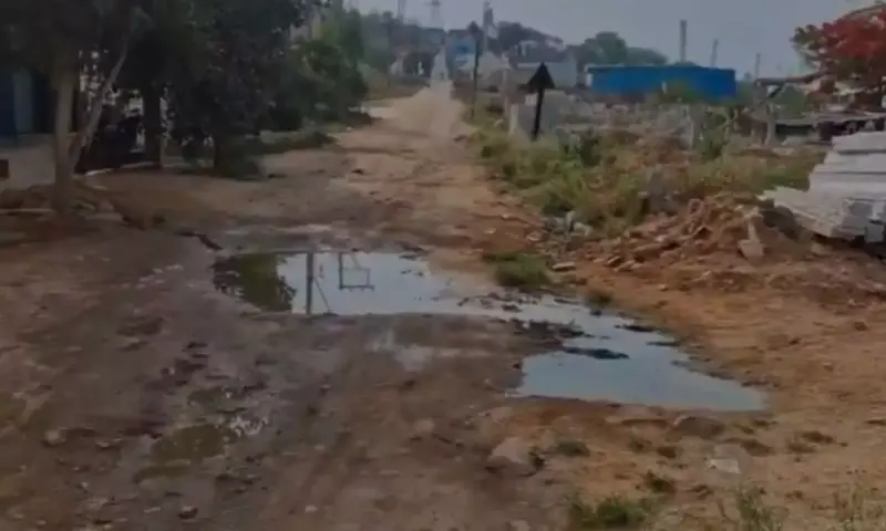 Madanapalle: జగనన్న కాలనీలో నరకప్రాయం మోకాలి లోతు గుంతలతో అధ్వాన్నంగా రోడ్లు