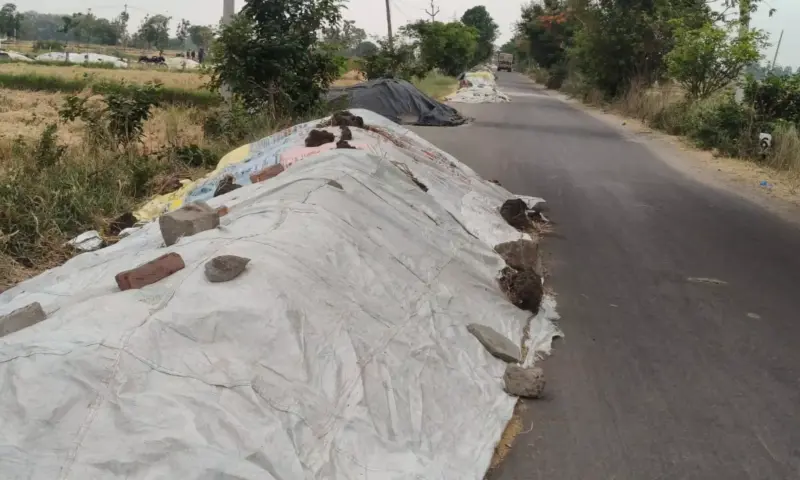 Mopal: ధాన్యం కొనుగోలులో జాప్యం.... రైతుల ఆవేదన