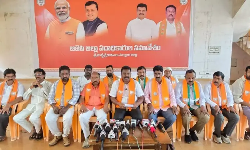 Nellore: నెల్లూరు కమిషనర్కు బీజేపీ నేతల స్ట్రాంగ్ కౌంటర్