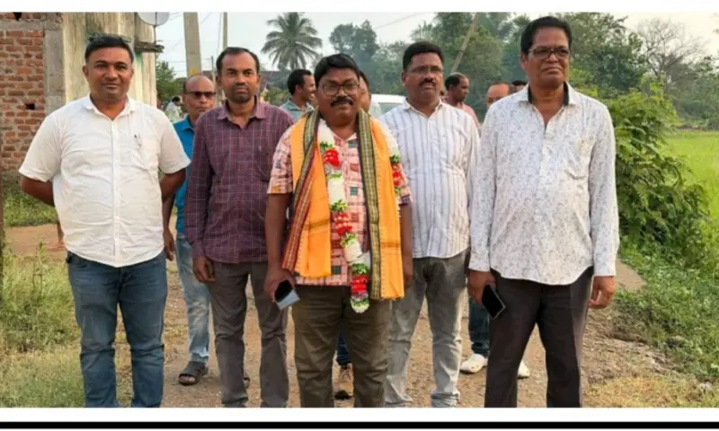 କୃଷି ସମବାୟ ସମିତି ନିର୍ବାହୀ ଅଧିକାରୀ ଙ୍କ ଅଵସର ଗ୍ରହଣ, ବିଦାୟ ସମ୍ବର୍ଦ୍ଧନା ଦେଲେ ସମବାୟ କର୍ମଚାରୀ।
