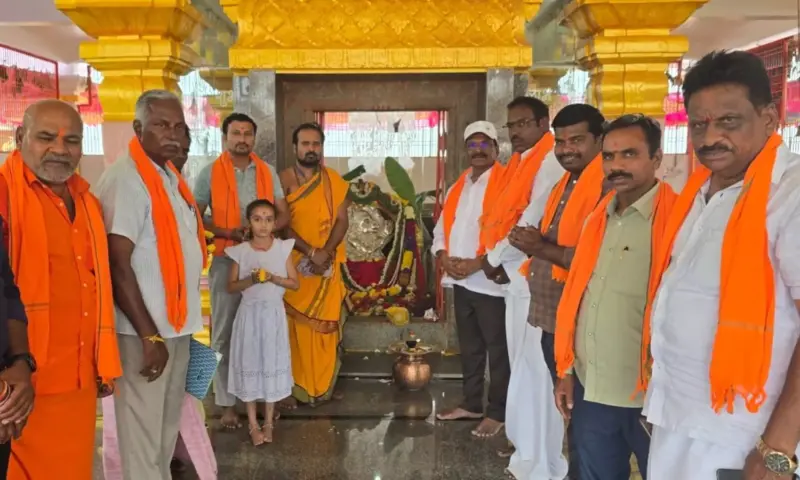 Pebbair: ఆధ్యాత్మిక శోభతో వెలిగిపోతున్న పెబ్బేరు.. రేపే ధ్వజస్థంభ ప్రతిష్ఠాపన