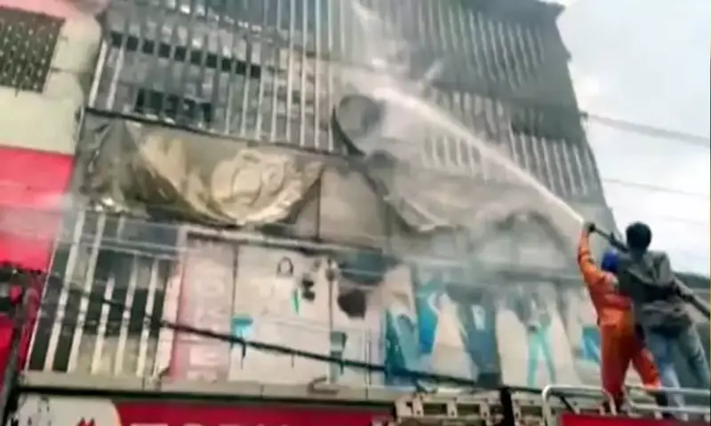 Fire destroys textile shop in Rajamahendravaram