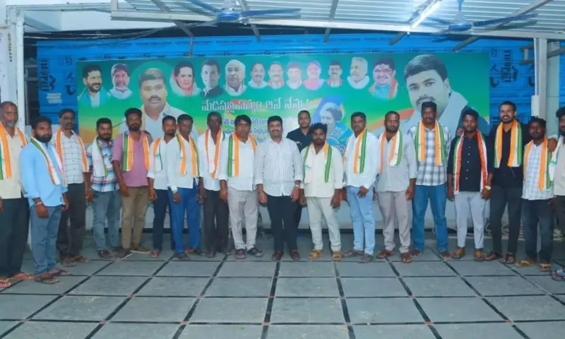 Malyala: జగిత్యాల కాంగ్రెస్ పార్టీలో చేరిన రాంపూర్ సర్పంచ్ బద్దం సంధ్య