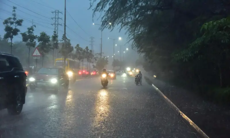 ఏపీలో విచిత్ర వాతవరణం: మండుతున్న ఎండలు.. కురుస్తున్న వర్షాలు