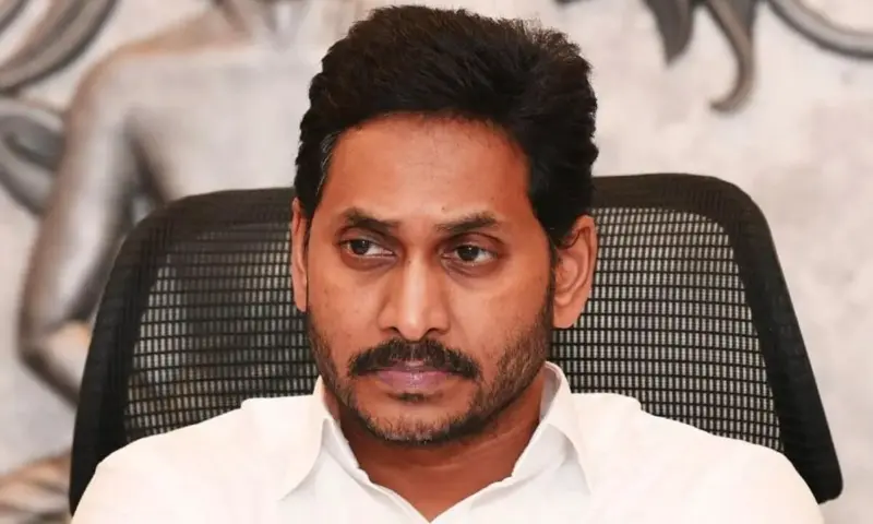 YS Jagan : తాత, తండ్రి మరణంపై జగన్ అనవసర రాజకీయాలు..?