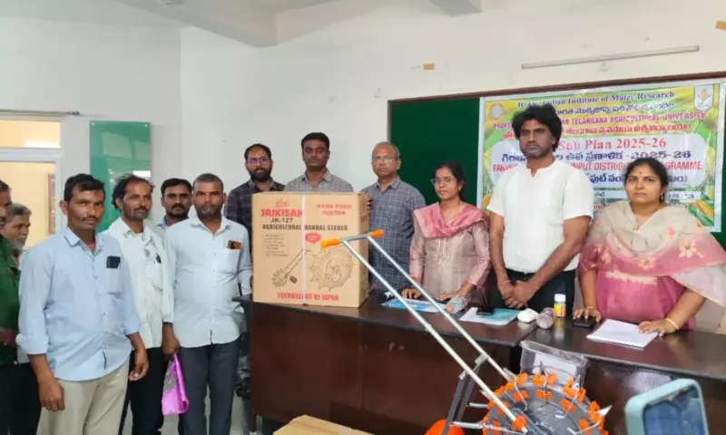 Karimnagar: మొక్కజొన్న కొయ్యలను పొలాల్లో కాల్చొద్దు.. శాస్త్రవేత్తల హెచ్చరిక