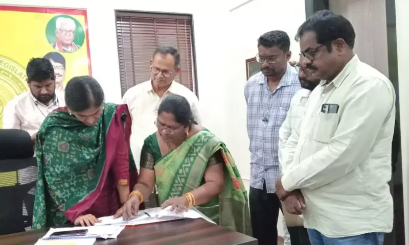 PALASA: ఎమ్మెల్యే కార్యాలయంలో ప్రజా పరిష్కార వేదిక - ప్రజాదర్బార్ నిర్వహణ