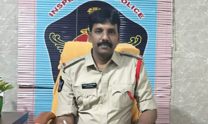Razole: రాజోలు సీఐగా వి. సురేష్ బాబు బాధ్యతల స్వీకరణ