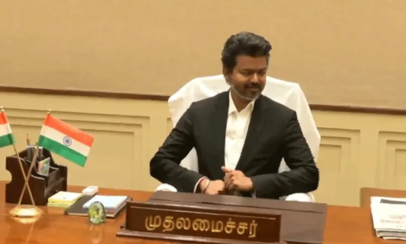 దేశంలో 'త్రిభాషా విద్య'.. విజయ్ నెత్తిన పిడుగు!