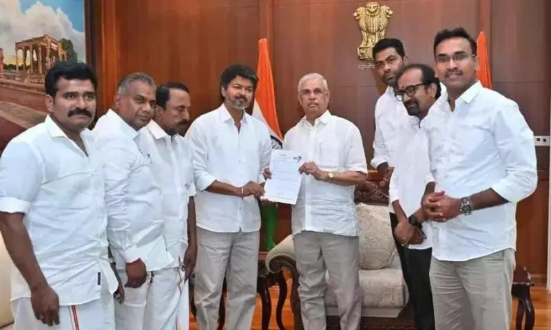 రేపు విజయ్ ప్రమాణ స్వీకారం లేనట్లే..