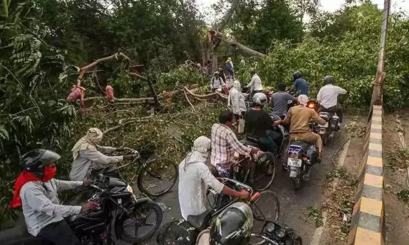 ఉత్తరప్రదేశ్‌ అతలాకుతలం..