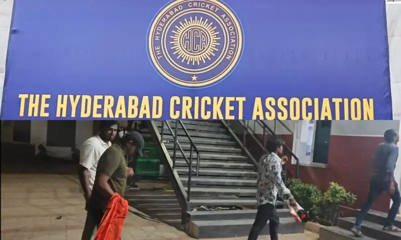 Uppal: ఉప్పల్ స్టేడియంలో ఐపీఎల్ టికెట్ల దందా.. పీఎంఓ పేరుతోనే ఫేక్ లెటర్లా?
