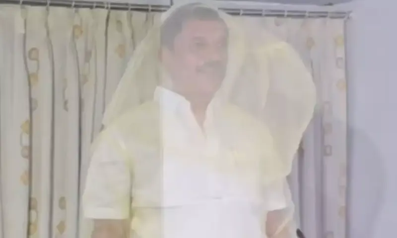 దోమలకు భయపడే ఎవరూ హైదరాబాద్ రావడం లేదు.. ఎమ్మెల్యే వినూత్న నిరసన