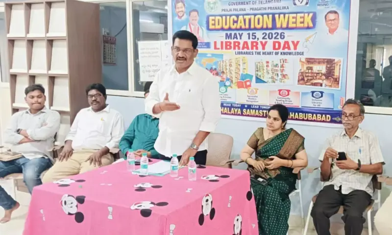 Mahabubabad: విద్యార్థులకు బంపర్ ఆఫర్.. ఉచితంగా పుస్తకాలు, స్టడీ మెటీరియల్స్ పంపిణీ!