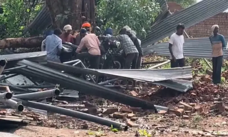 यूपीमध्ये वादळ-पावसाचा कहर; १०४ जणांचा मृत्यू