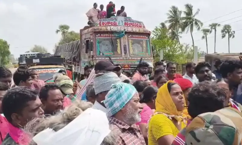 Nalgonda: నల్గొండలో గ్యాస్ సెగ.. స్తంభించిన ట్రాఫిక్!