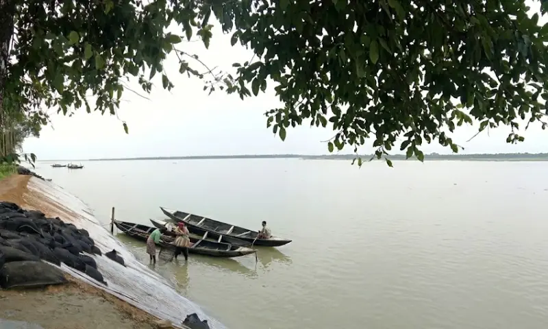 Assam: CWC flood alert raises alarm as Brahmaputra erosion threatens Dighaltarang