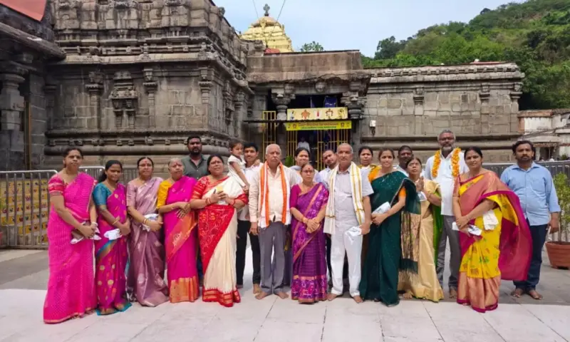 Simhachalam: సింహాచలంలో ఎస్.కోట ఎమ్మెల్యే లలిత కుమారి.. కప్పస్తంభం వద్ద మొక్కులు!