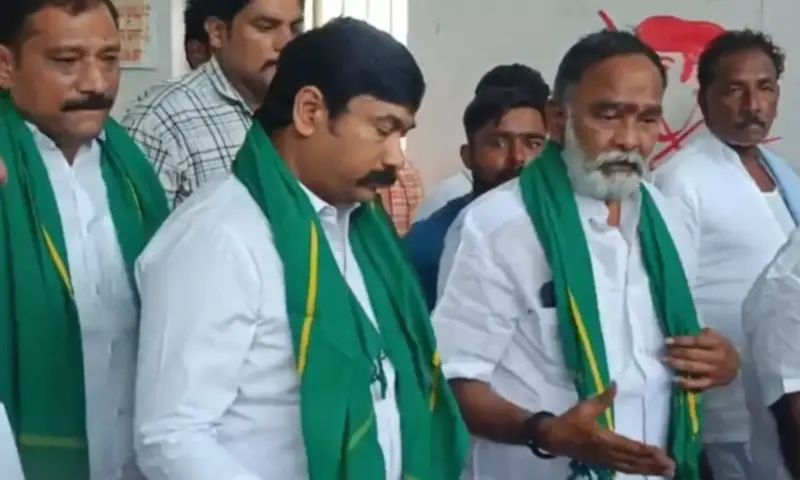 Podili: పొదిలి పొగాకు కేంద్రంలో వైసీపీ నేతల సందర్శన