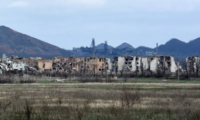 Russia Claims Full Control of Eastern Ukraine's Luhansk Region