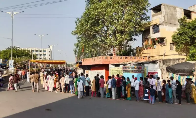 Adilabad: శని అమావాస్య పవర్ ఇదే.. గంటల తరబడి క్యూలైన్లలో భక్తులు!