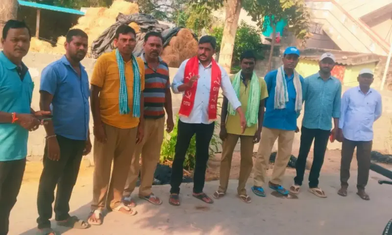 Karimnagar: గ్రామపంచాయతీ కార్మికుల జీతాలు పెంచాలి