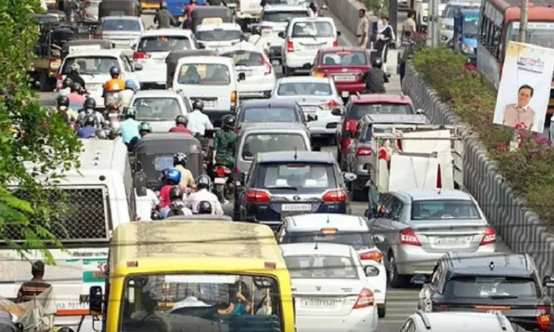 Assam: Chandmari flyover lanes closed, Guwahati faces severe traffic chaos