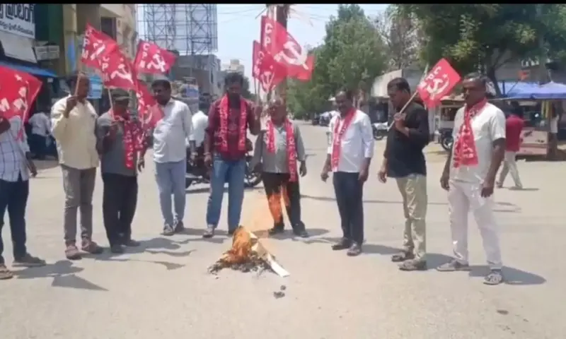 Dubbaka: కేంద్ర ప్రభుత్వ దిష్టిబొమ్మ దహనం చేసిన సిపిఎం నాయకులు
