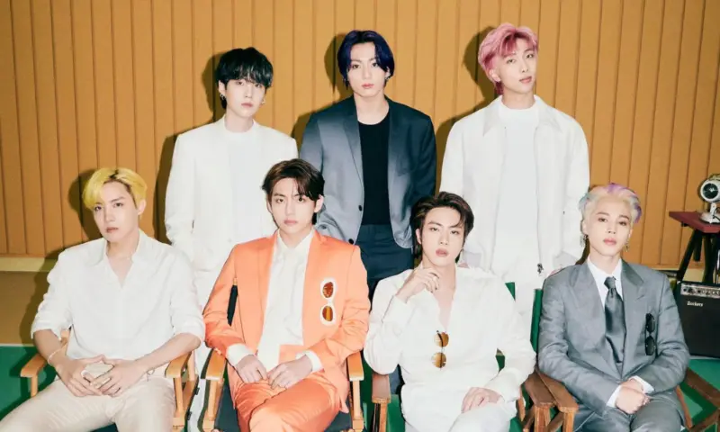 HYBE Denies Any Political Meaning Behind Red Lighting For BTS' Gwanghwamun Square Concert!