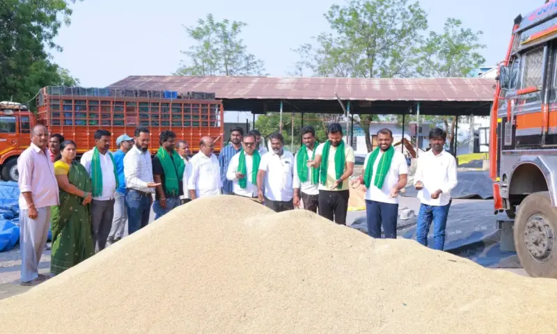 Karimnagar: వ్యవసాయ మార్కెట్ను సందర్శించిన నగర మేయర్ కోలగాని శ్రీనివాస్