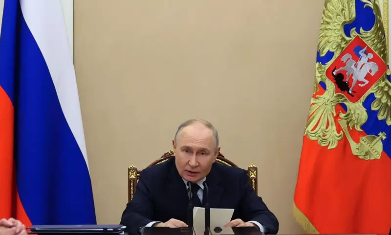 Kremlin Downplays Impact of US Ending Oil Sanctions Waiver