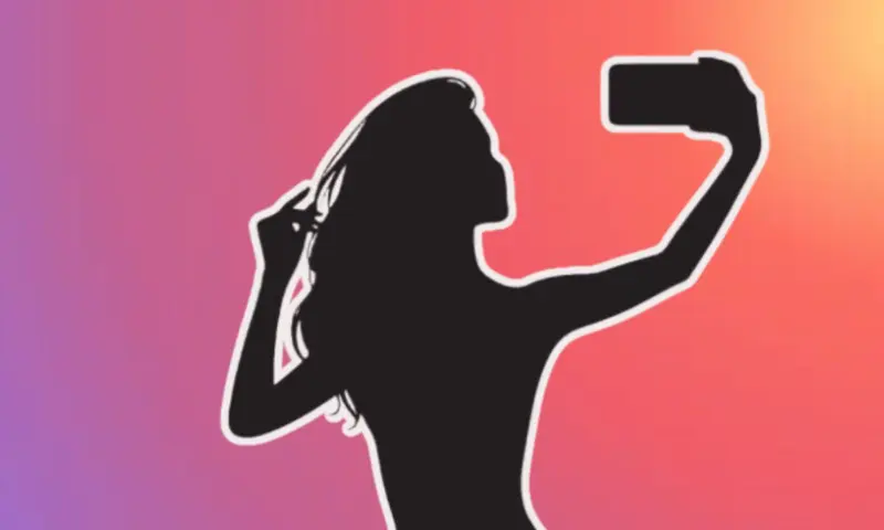 What Is Instagram's New Feature Instants? Here's How To Switch It Off If You Don't Like It