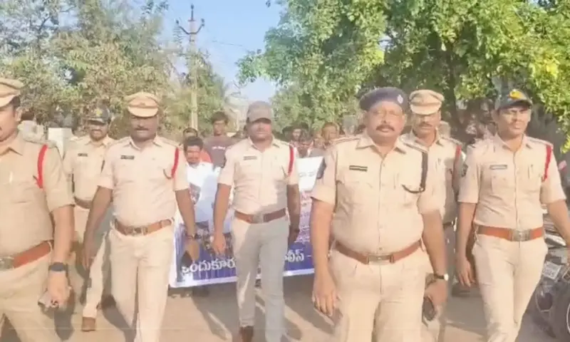 Kandukur: కందుకూరు ఏకలవ్య నగర్లో పోలీసుల కార్డెన్ సెర్చ్
