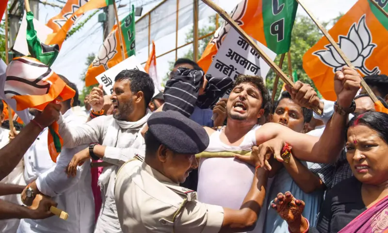 2 Congress Factions Clash, Ransack WB Head Office