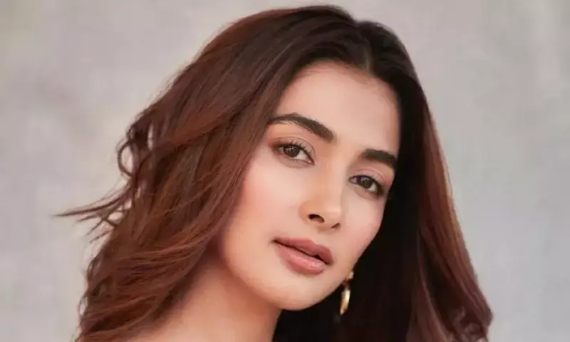 Pooja Hegde Rumoured to be Dating Actor Rohan Mehra: Here is What We Know