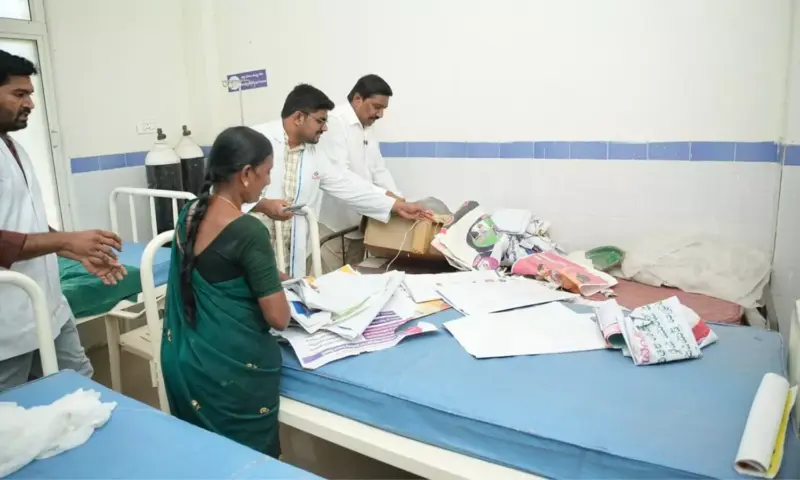 Nandyal: ఆసుపత్రిలో స్వయంగా చెత్తను క్లీన్ చేసిన మంత్రి