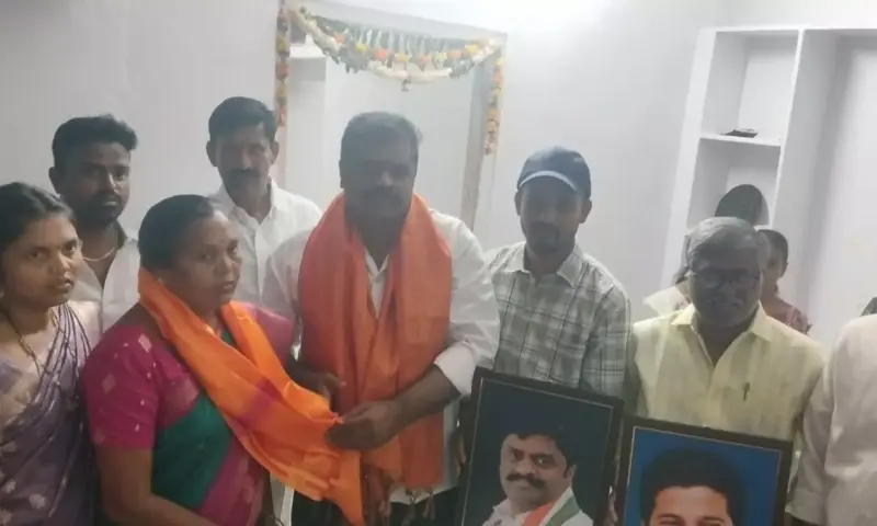 Dubbaka: పేదల గృహప్రవేశ వేడుకలో కాంగ్రెస్ ఇంచార్జి శ్రీనివాస్ రెడ్డి సందడి