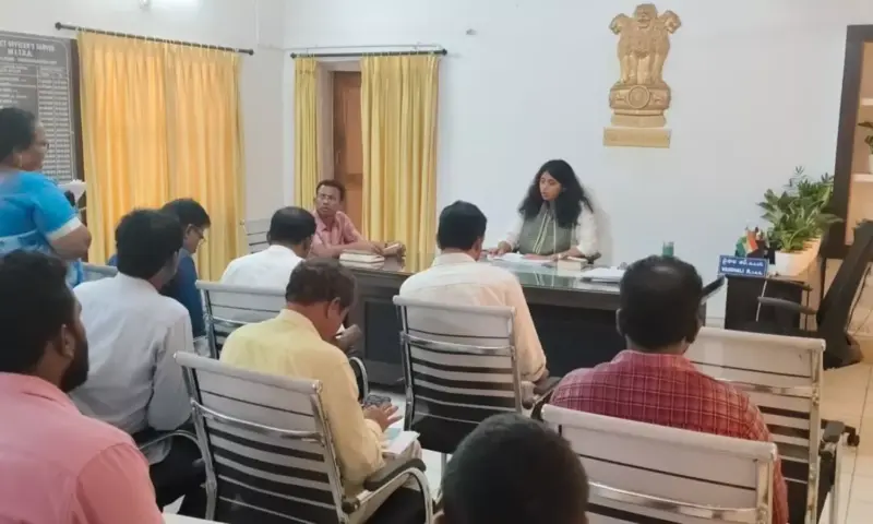 Parvathipuram: పీఎం జన్మన్ ఇళ్ల నిర్మాణాలపై ఐటిడిఏ పీఓ ఆర్.వైశాలి స్పష్టం